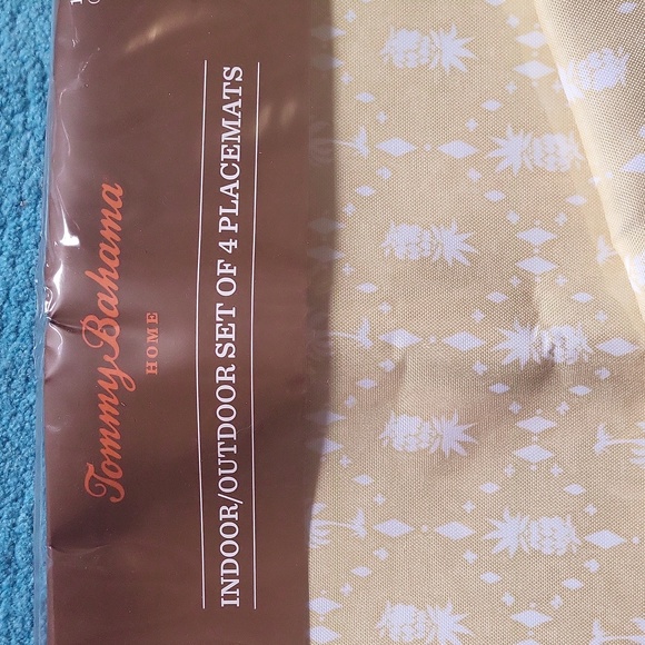 Tommy Bahama Placemats & Runner - Picture 2 of 5